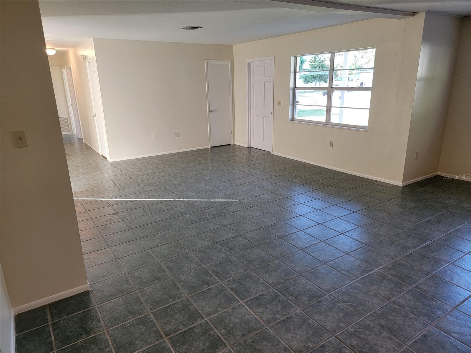 Single Family Residence at 3988 BERKSHIRE DR, SARASOTA, photo 13 of 33
