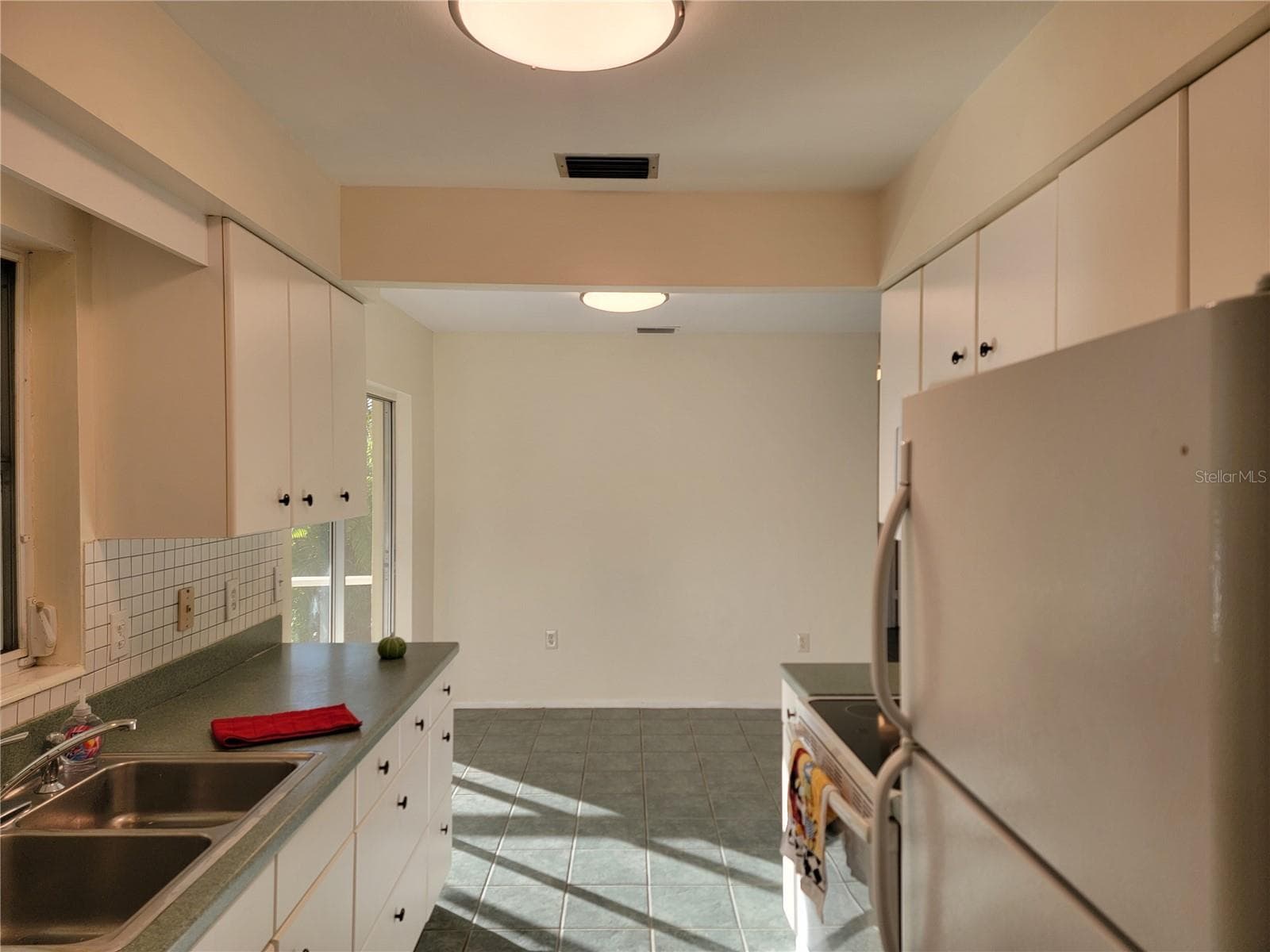 Single Family Residence at 3988 BERKSHIRE DR, SARASOTA, photo 17 of 33