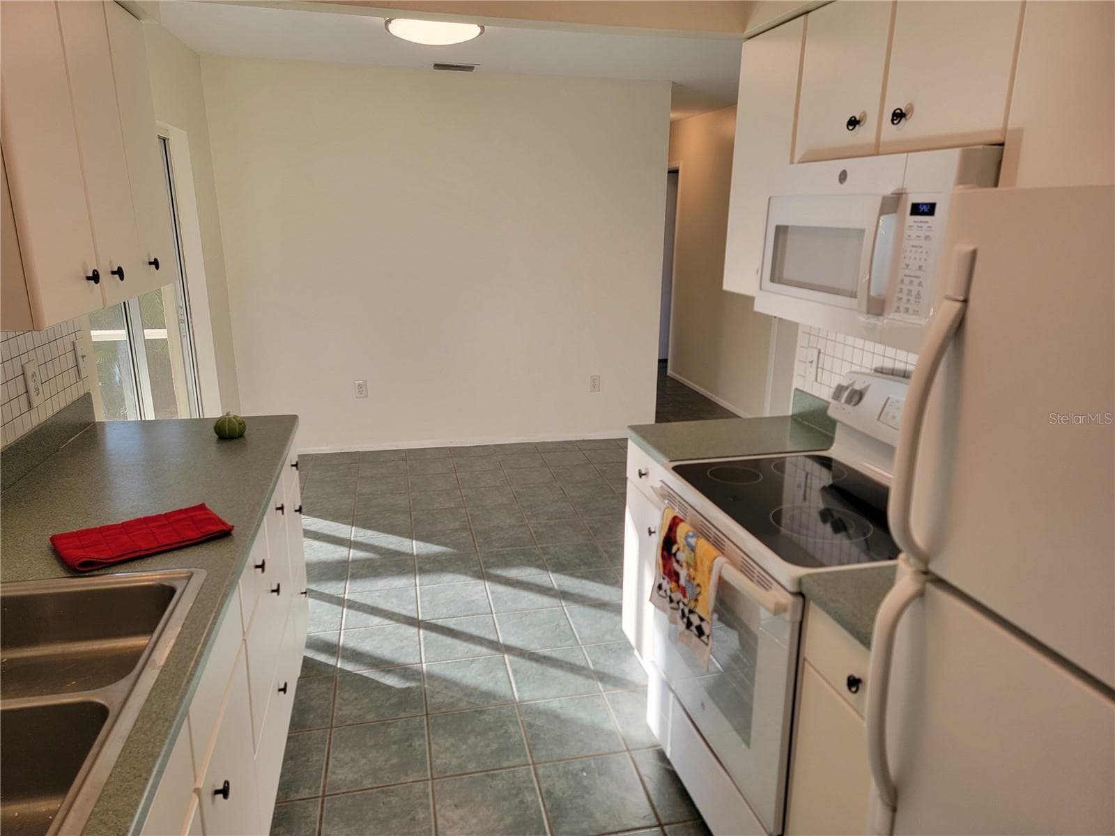 Single Family Residence at 3988 BERKSHIRE DR, SARASOTA, photo 18 of 33