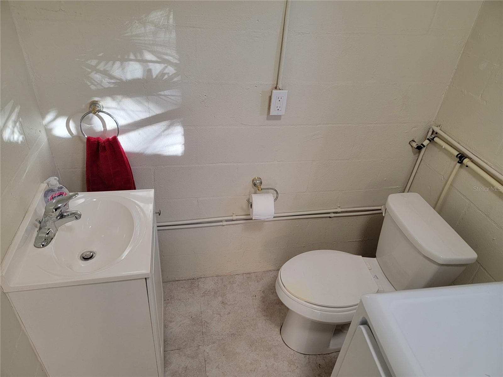 Single Family Residence at 3988 BERKSHIRE DR, SARASOTA, photo 20 of 33