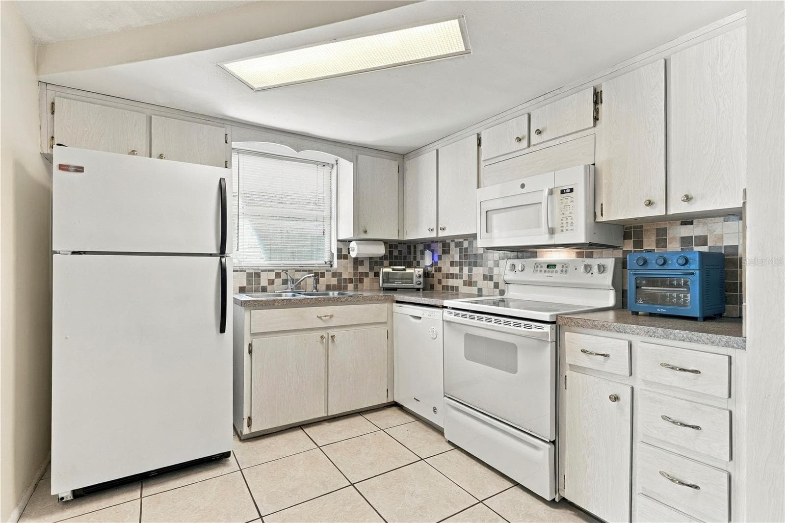Single Family Residence at 1042 VIKING DR, HOLIDAY, photo 9 of 50
