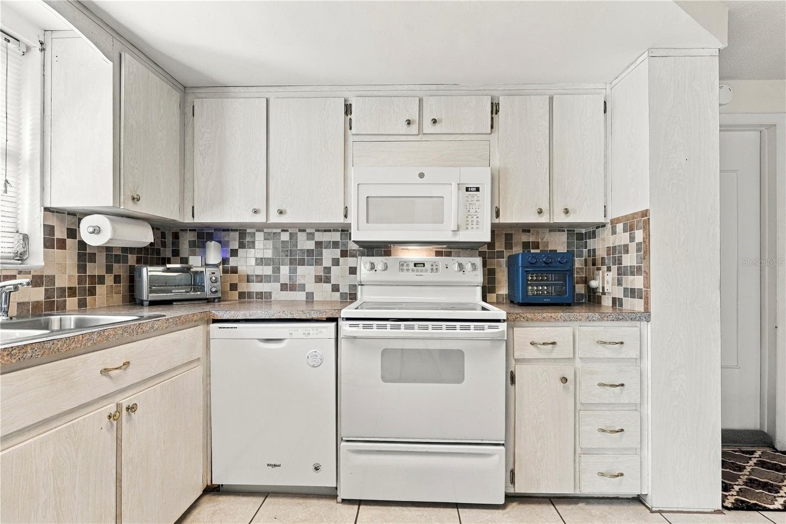 Single Family Residence at 1042 VIKING DR, HOLIDAY, photo 10 of 50