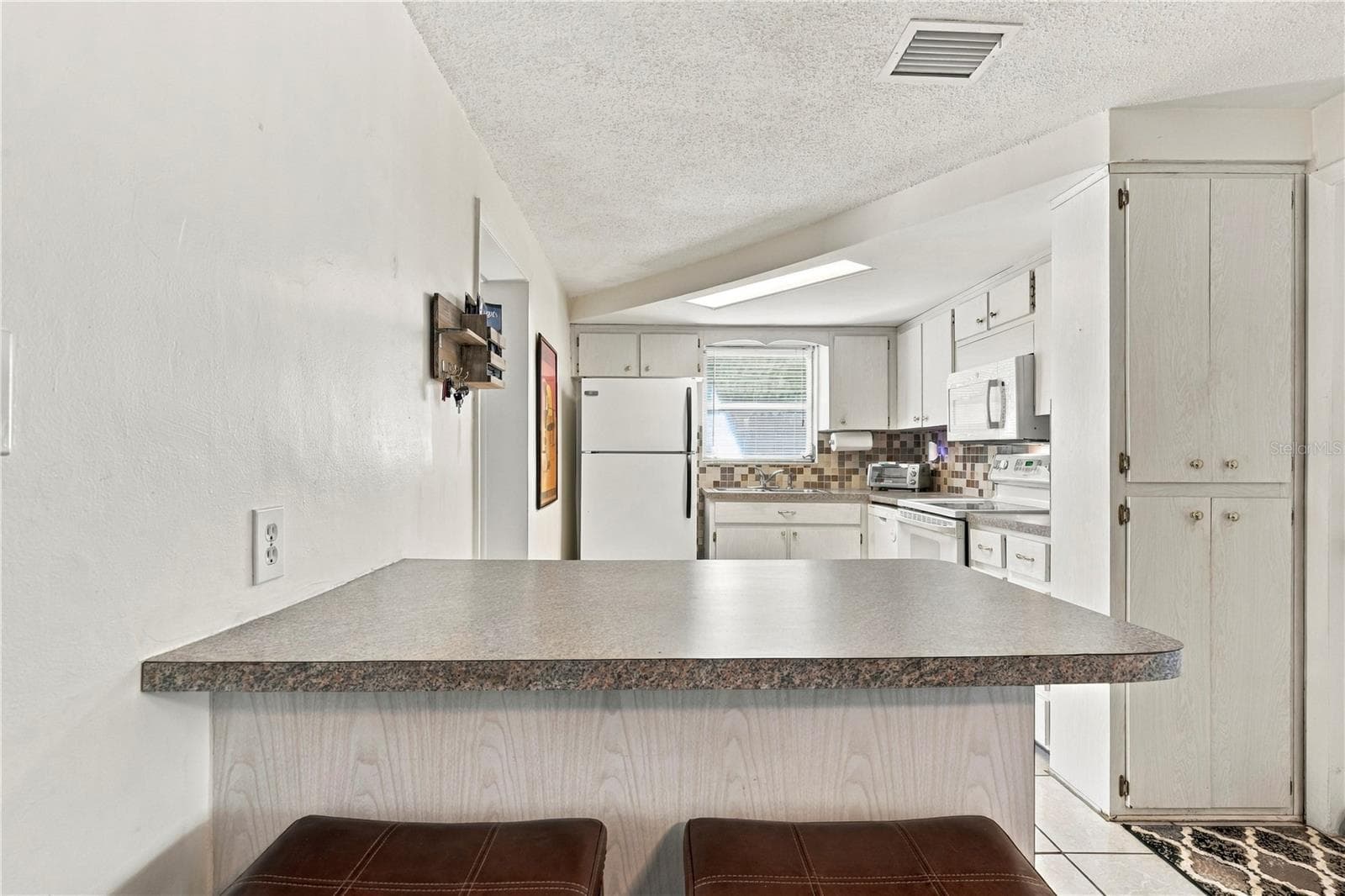 Single Family Residence at 1042 VIKING DR, HOLIDAY, photo 11 of 50
