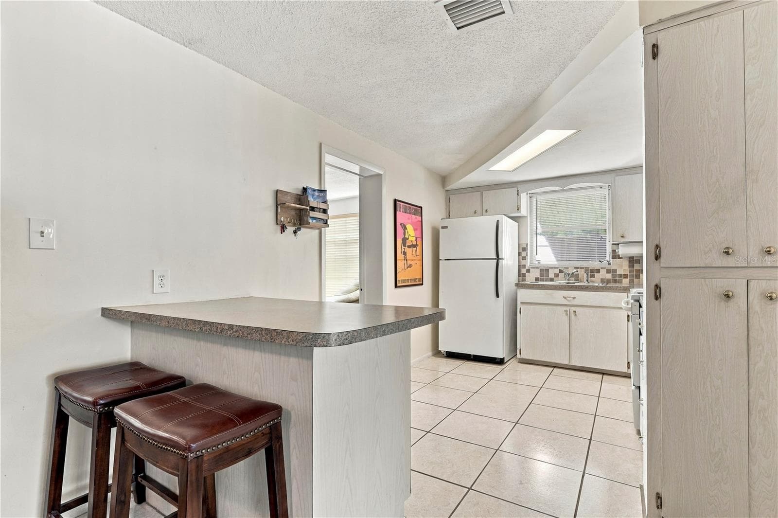 Single Family Residence at 1042 VIKING DR, HOLIDAY, photo 12 of 50