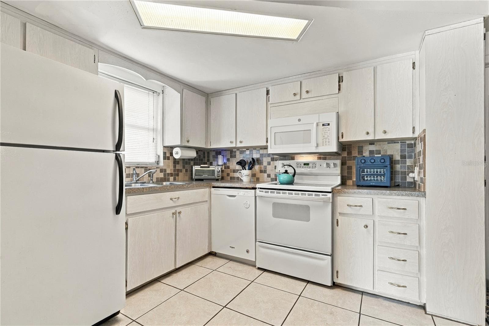 Single Family Residence at 1042 VIKING DR, HOLIDAY, photo 14 of 50