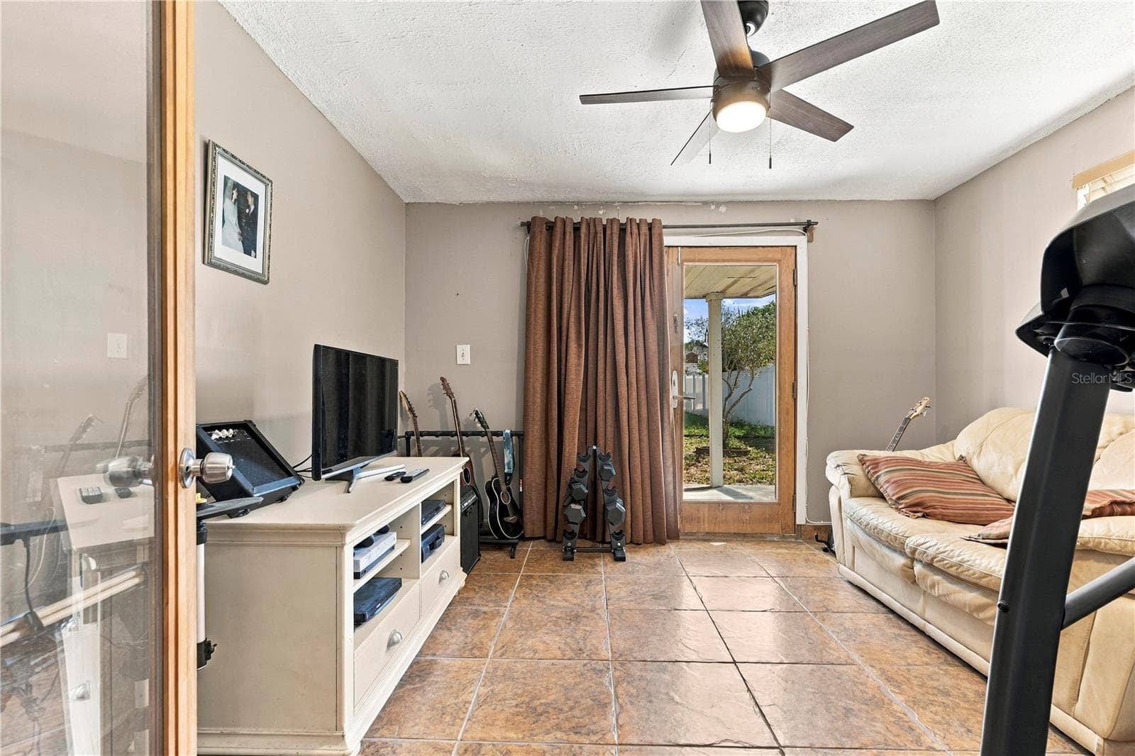 Single Family Residence at 1042 VIKING DR, HOLIDAY, photo 15 of 50