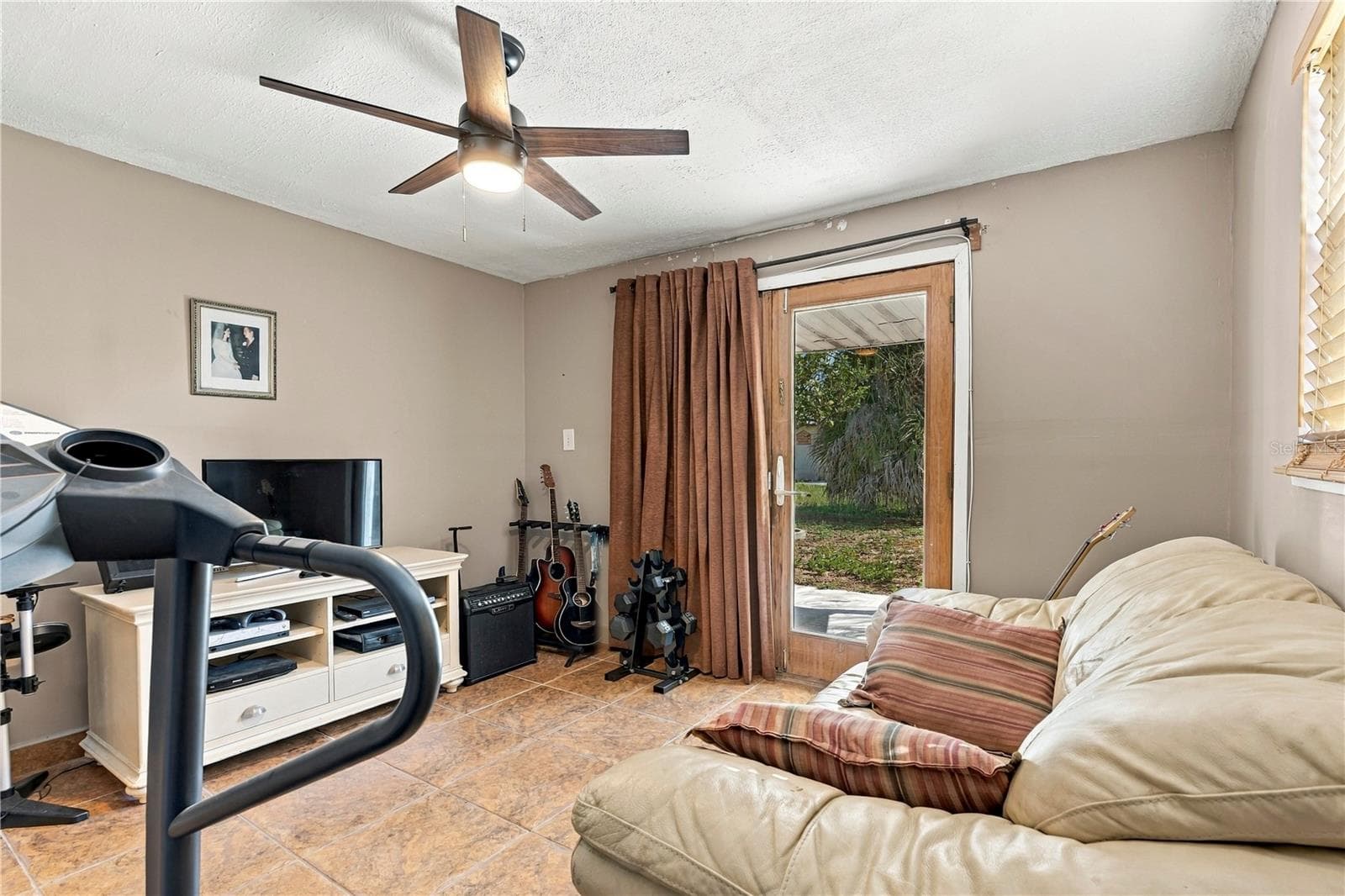 Single Family Residence at 1042 VIKING DR, HOLIDAY, photo 16 of 50