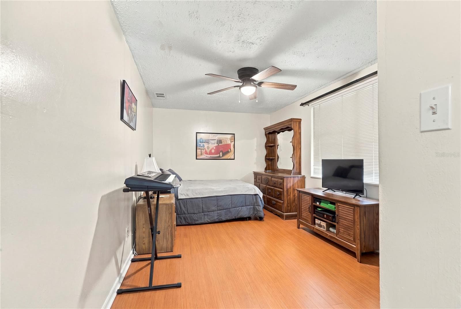 Single Family Residence at 1042 VIKING DR, HOLIDAY, photo 43 of 50