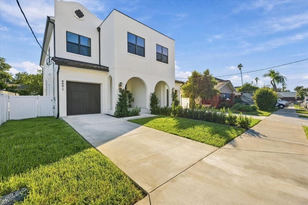 Half Duplex at 809 E LOUISIANA AVE #2, TAMPA, photo 3 of 46
