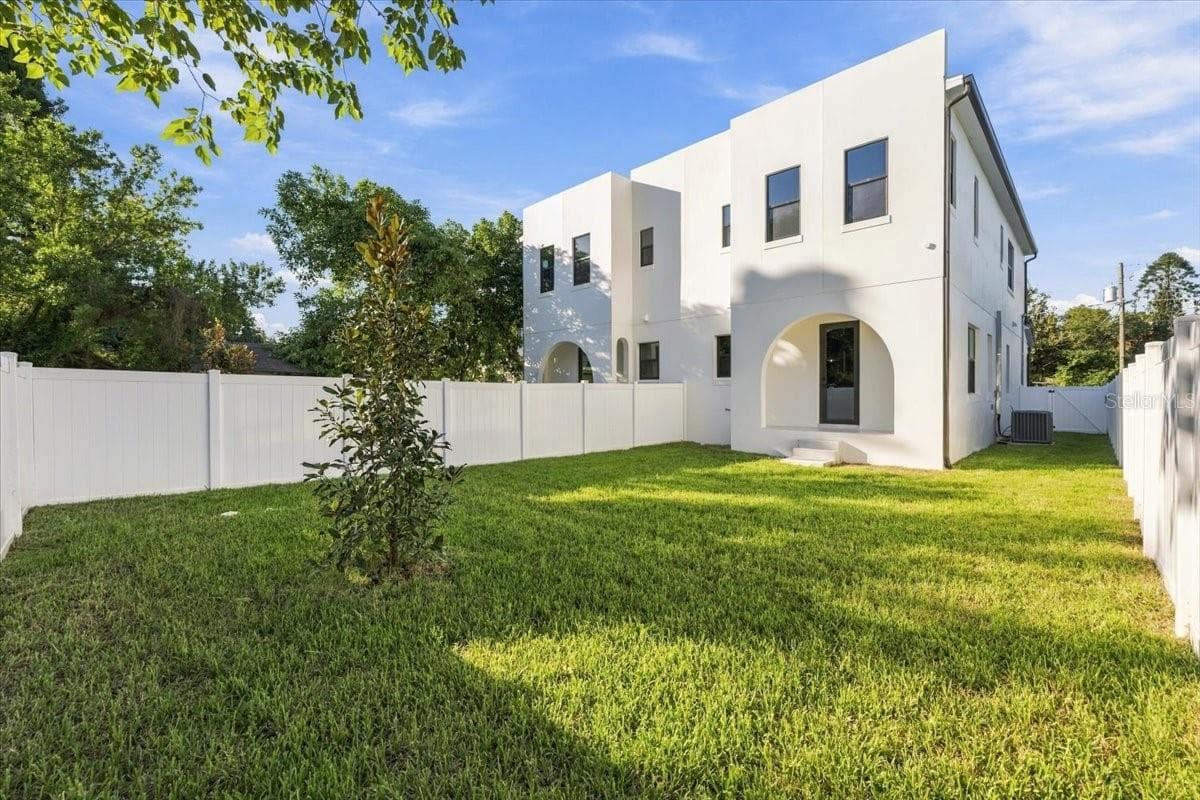 Half Duplex at 809 E LOUISIANA AVE #2, TAMPA, photo 41 of 46