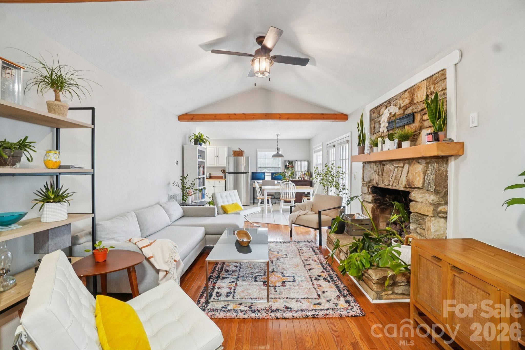 Vaulted ceilings - 130 Sherwood Drive, Lake Lure