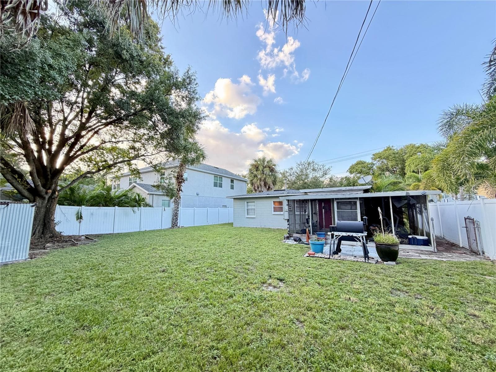Single Family Residence at 3914 W KENSINGTON AVE, TAMPA, photo 3 of 5