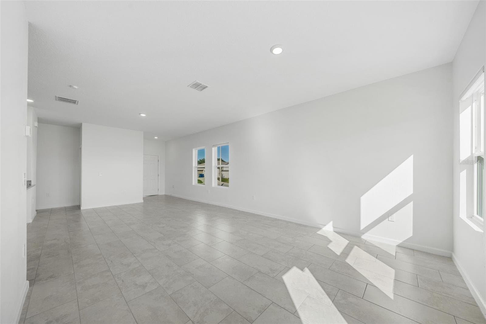 Dining room / Living room combo - 417 HENNEPIN LOOP, LAKE WALES