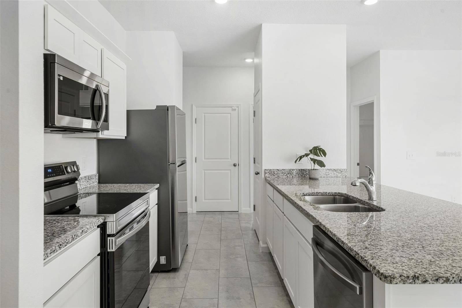 Kitchen 2nd angle - 417 HENNEPIN LOOP, LAKE WALES