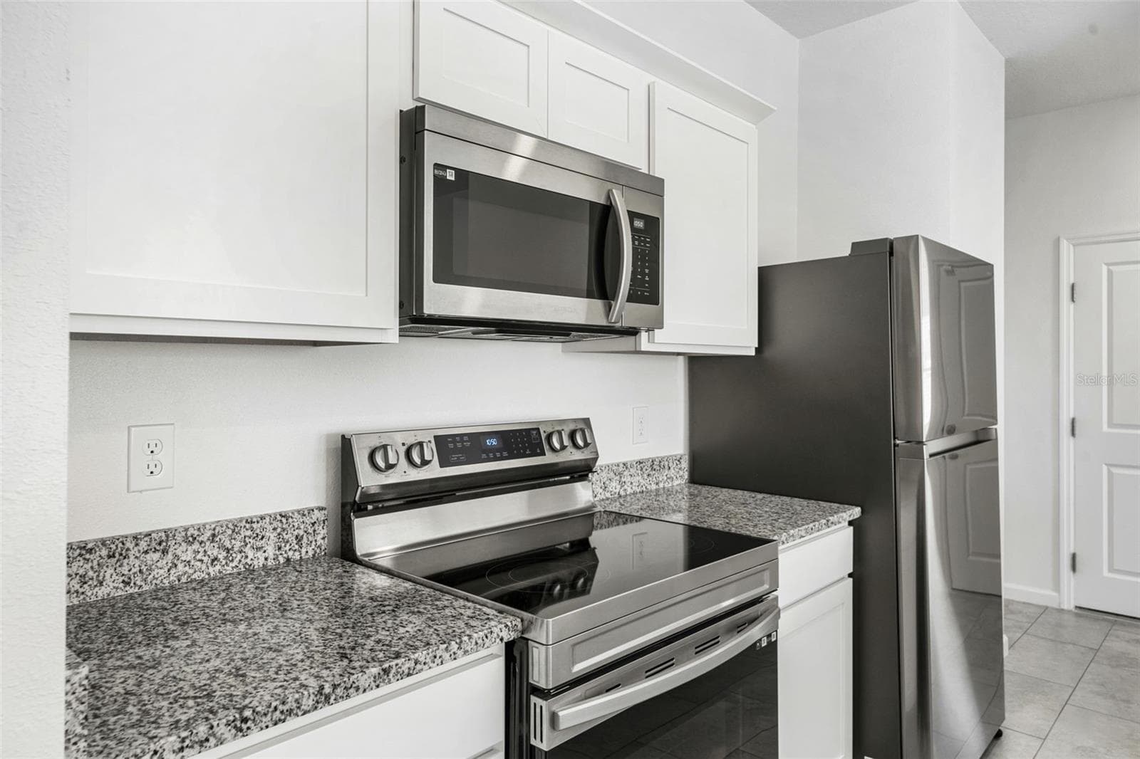 Kitchen appliances - 417 HENNEPIN LOOP, LAKE WALES