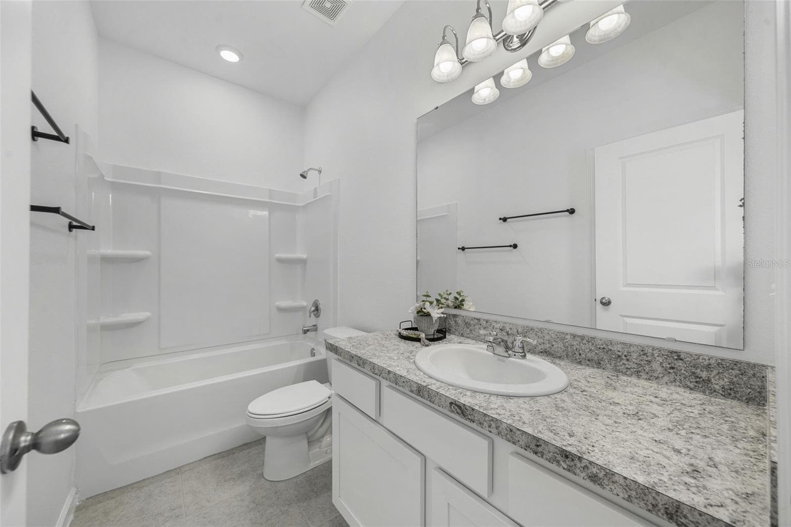Master bathroom - 417 HENNEPIN LOOP, LAKE WALES