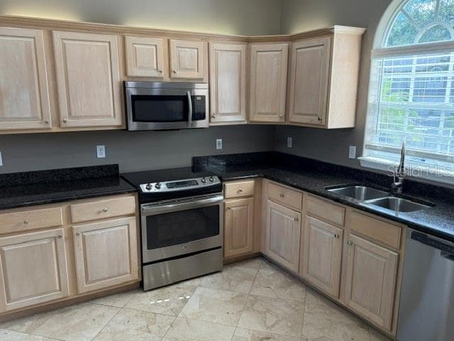 Single Family Residence at 690 OAK HOLLOW WAY, ALTAMONTE SPRINGS, photo 10 of 26