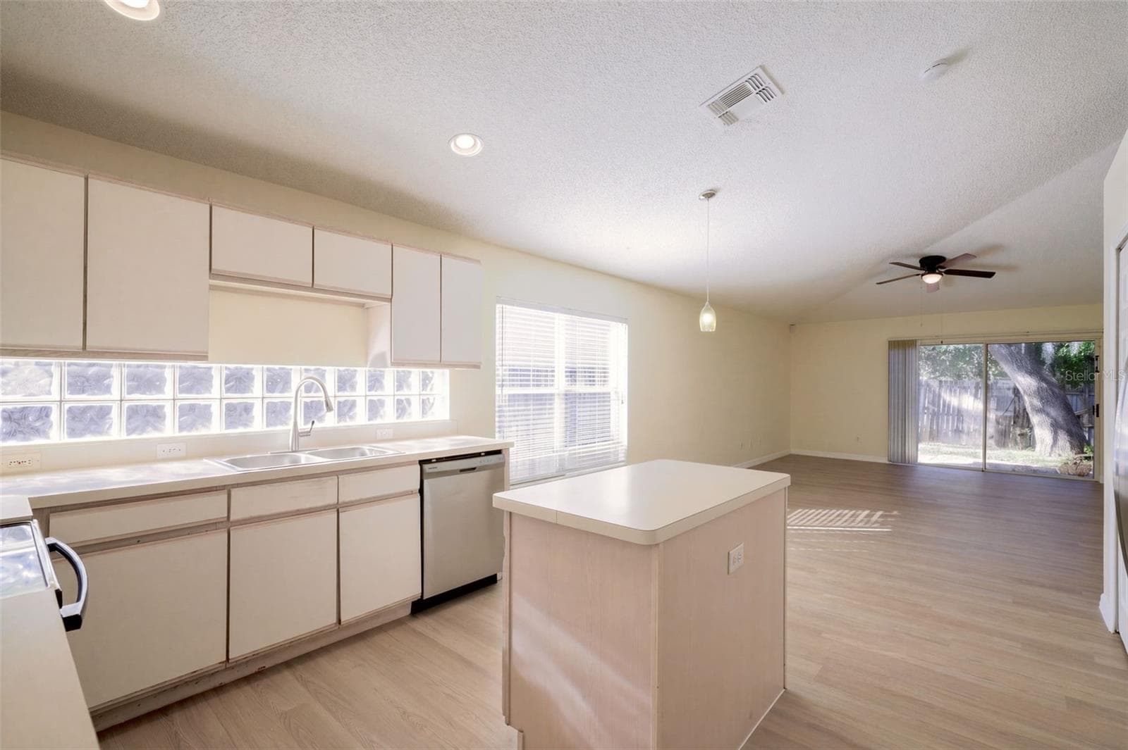 Single Family Residence at 10437 SUN VILLA BLVD, ORLANDO, photo 6 of 22