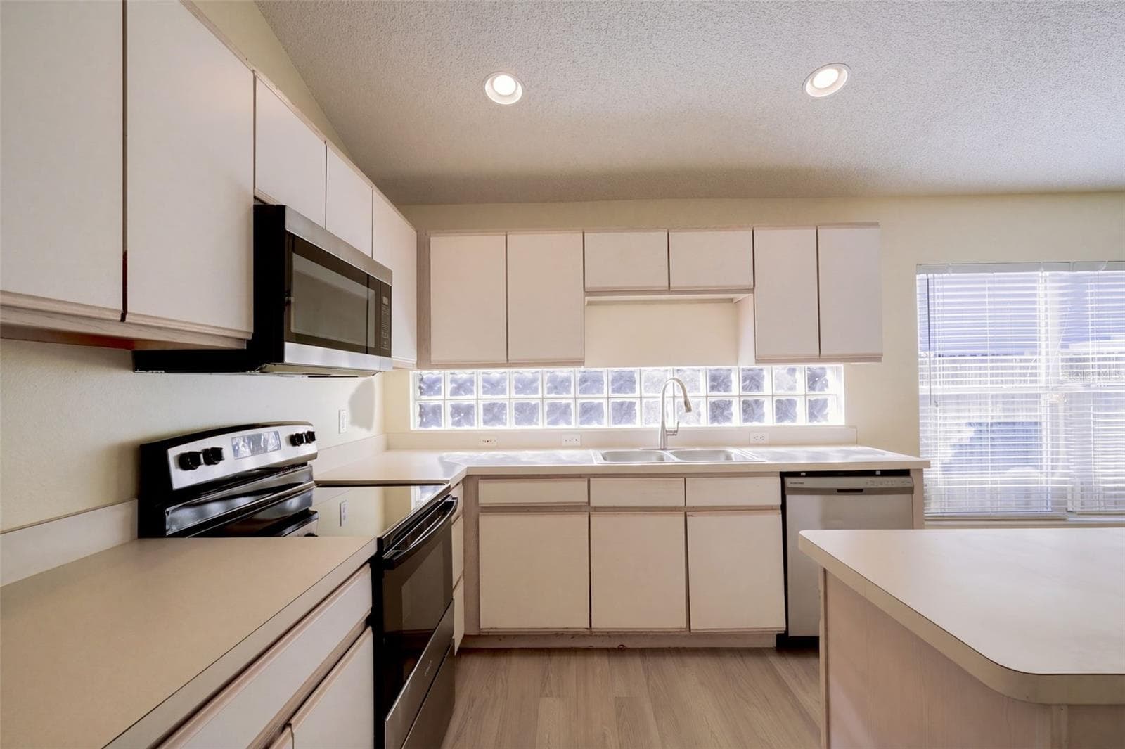 Single Family Residence at 10437 SUN VILLA BLVD, ORLANDO, photo 8 of 22
