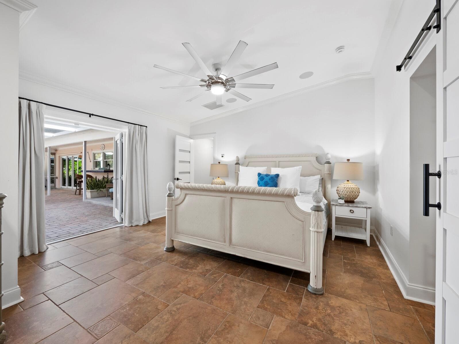 Single Family Residence at 5140 WINDWARD AVE, SARASOTA, photo 12 of 46