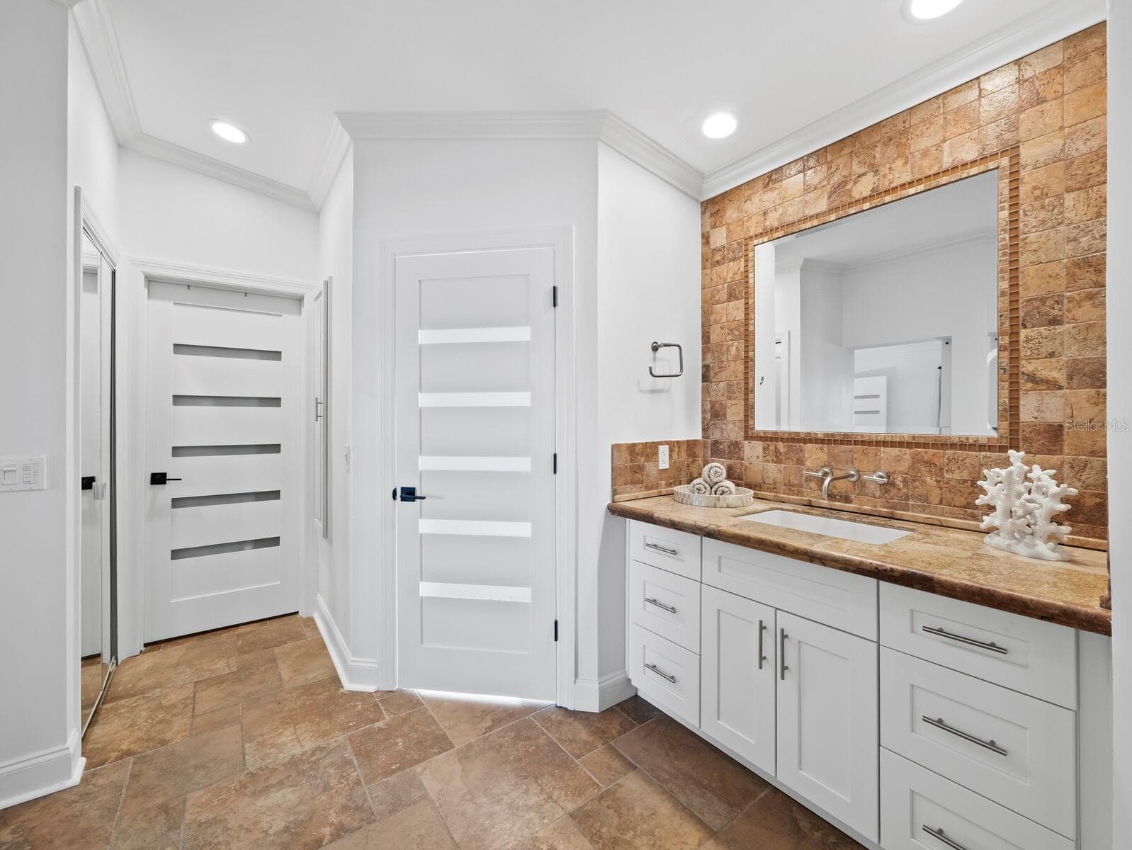 Single Family Residence at 5140 WINDWARD AVE, SARASOTA, photo 15 of 46