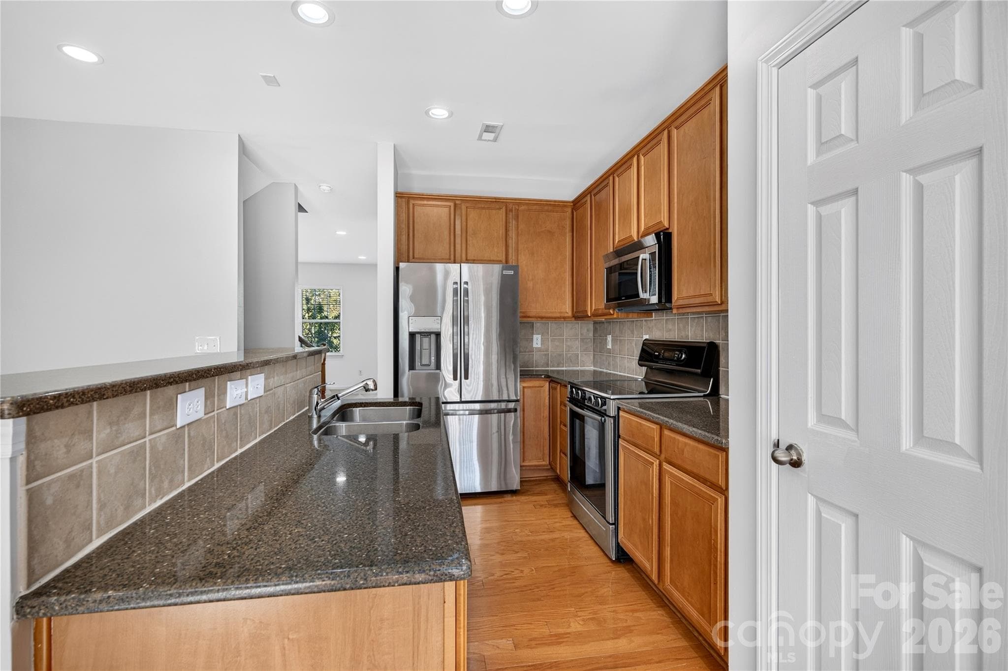 Townhouse at 2053 Cambridge Beltway Drive, Charlotte, photo 4 of 40