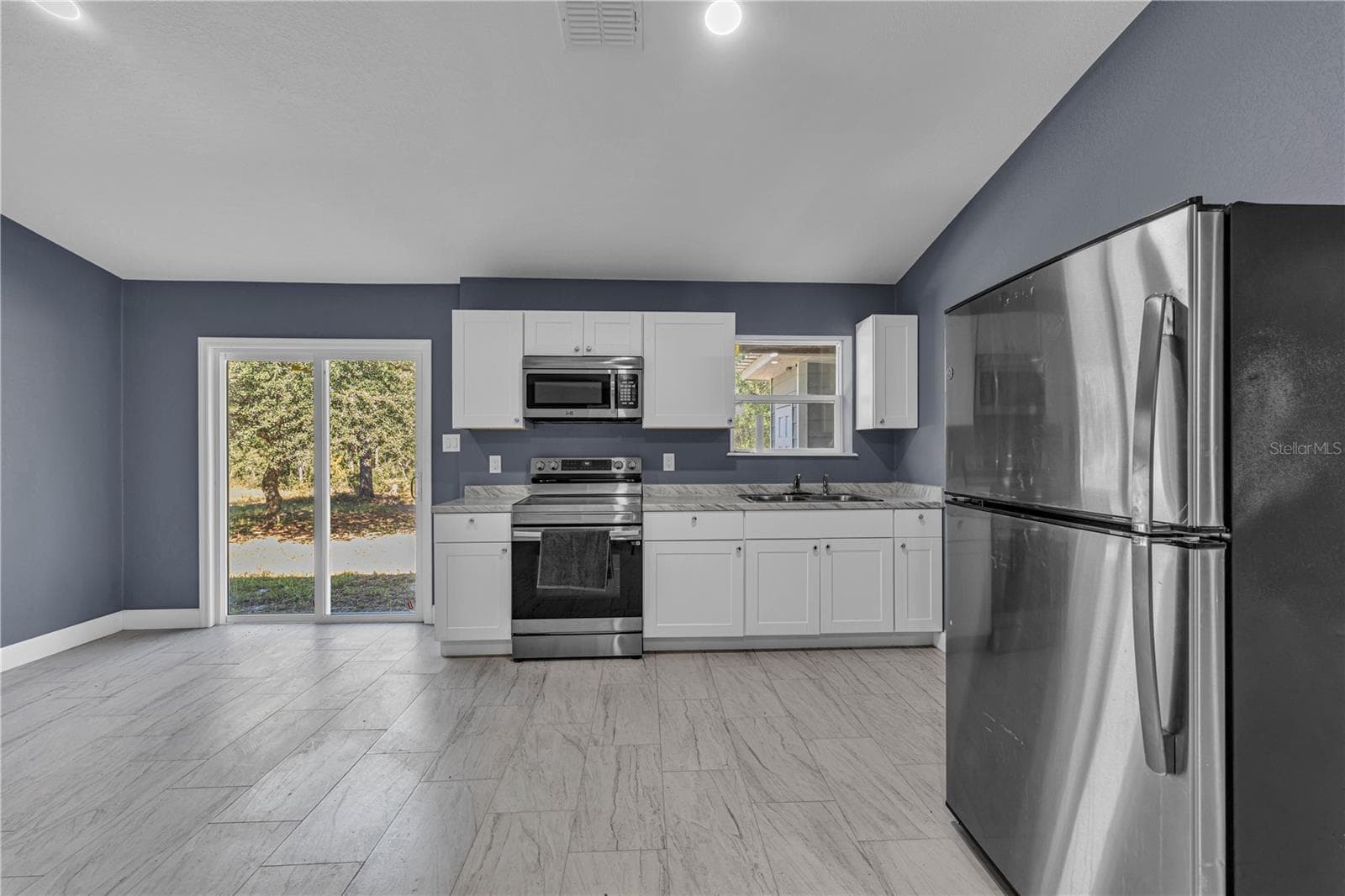 Single Family Residence at 29601 COUNTY ROAD 42, PAISLEY, photo 6 of 29