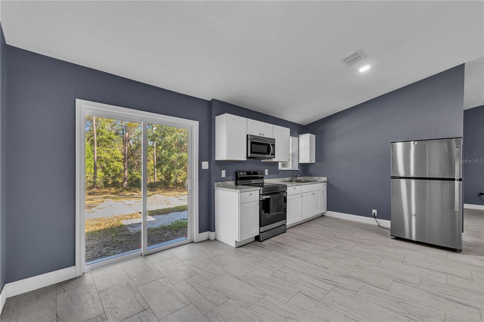 Single Family Residence at 29601 COUNTY ROAD 42, PAISLEY, photo 9 of 29