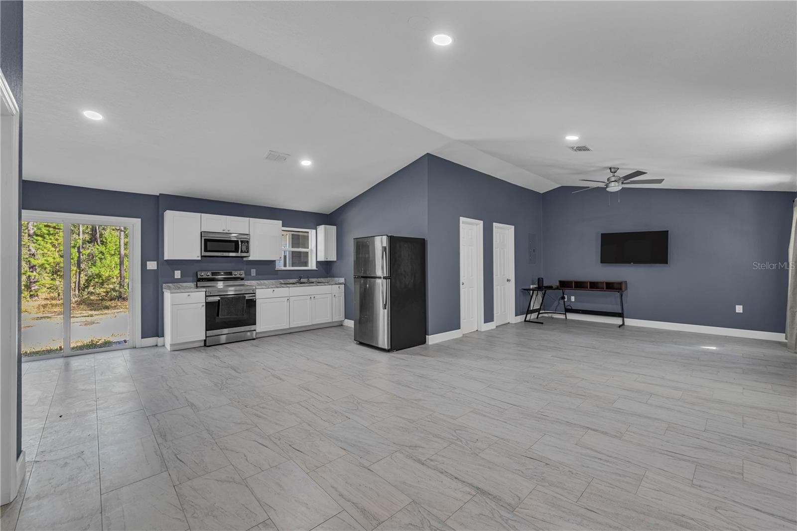 Single Family Residence at 29601 COUNTY ROAD 42, PAISLEY, photo 10 of 29