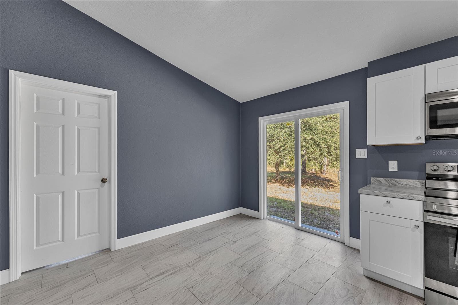 Single Family Residence at 29601 COUNTY ROAD 42, PAISLEY, photo 11 of 29