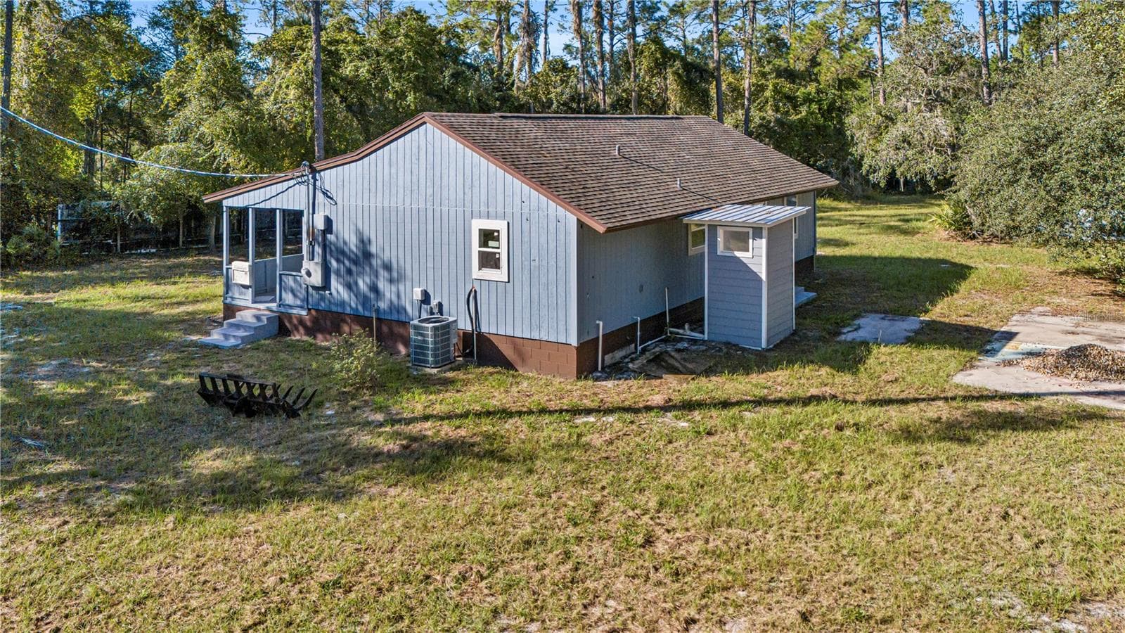 Single Family Residence at 29601 COUNTY ROAD 42, PAISLEY, photo 23 of 29