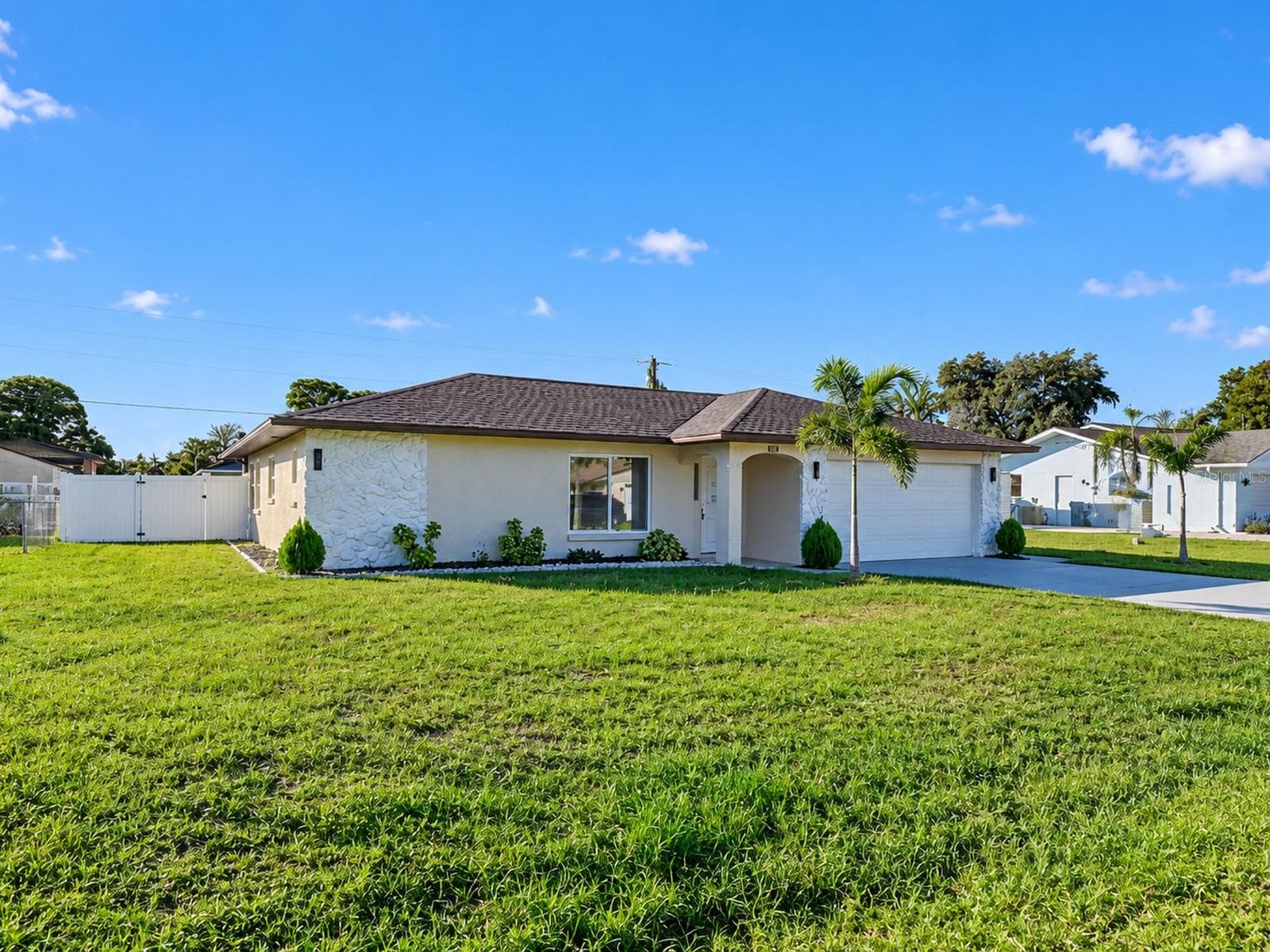 Single Family Residence at 1461 ROYAL RD, VENICE, photo 3 of 50