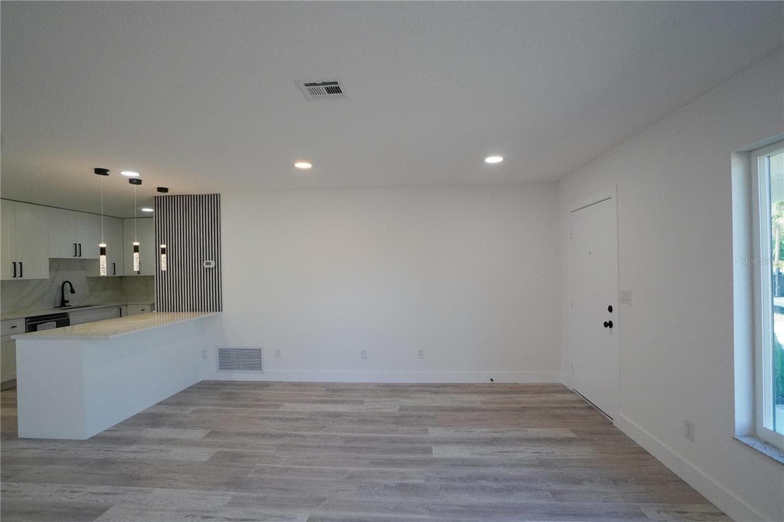 Single Family Residence at 1461 ROYAL RD, VENICE, photo 7 of 50