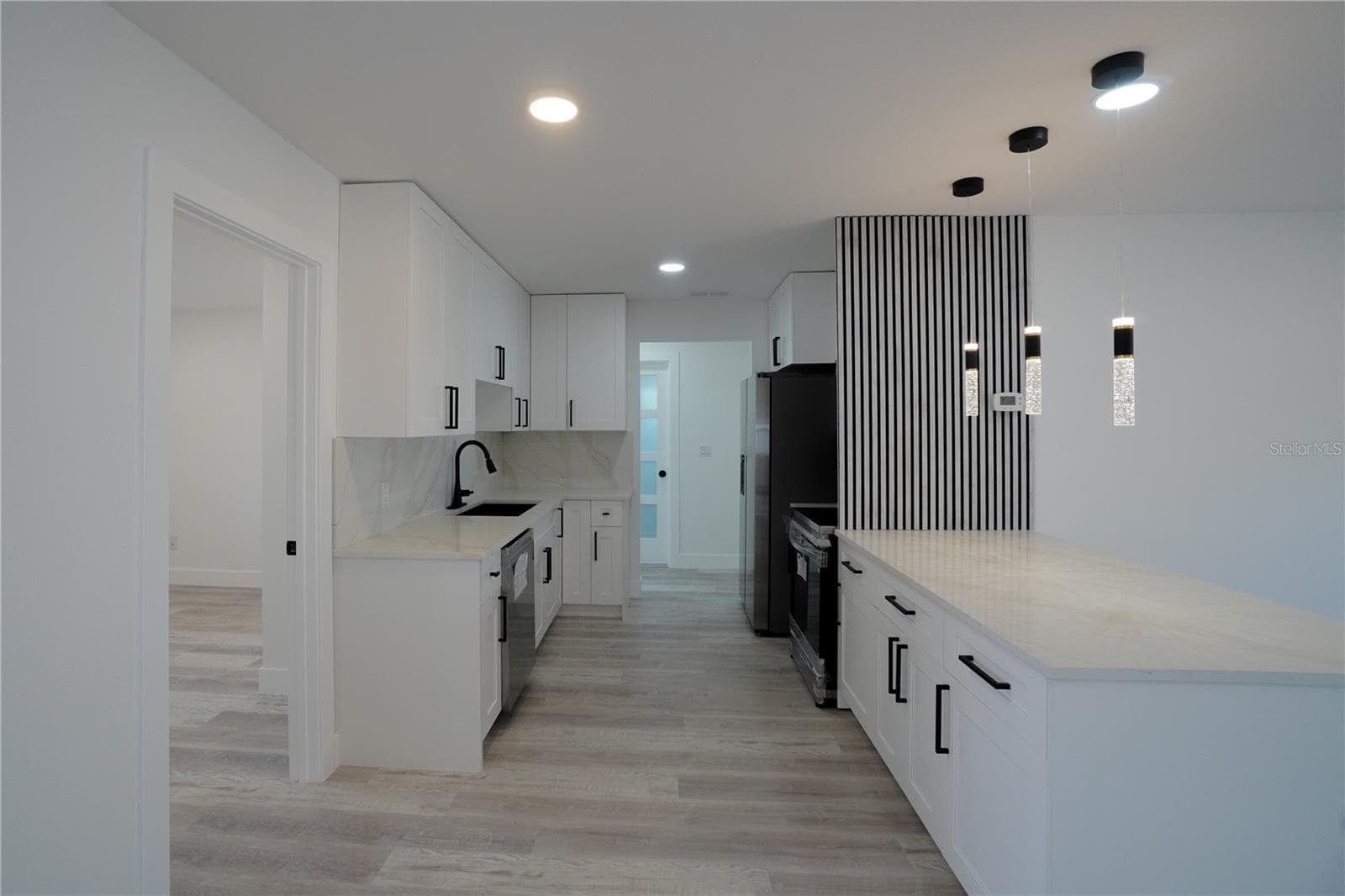 Single Family Residence at 1461 ROYAL RD, VENICE, photo 10 of 50