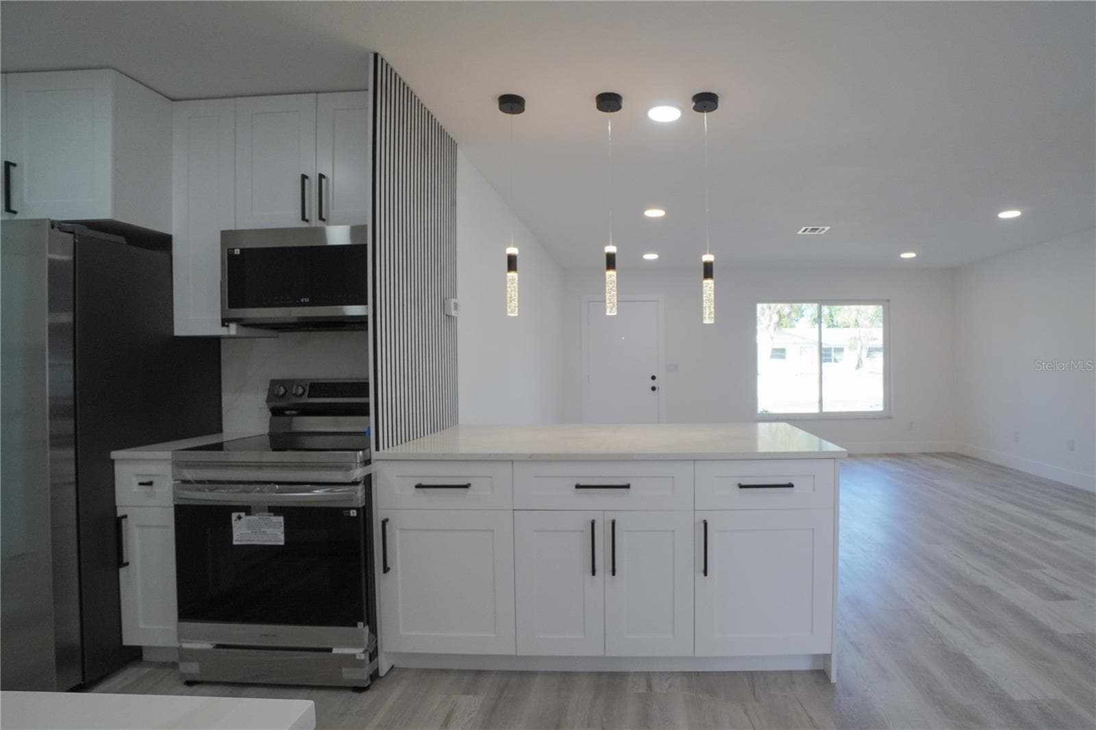Single Family Residence at 1461 ROYAL RD, VENICE, photo 11 of 50