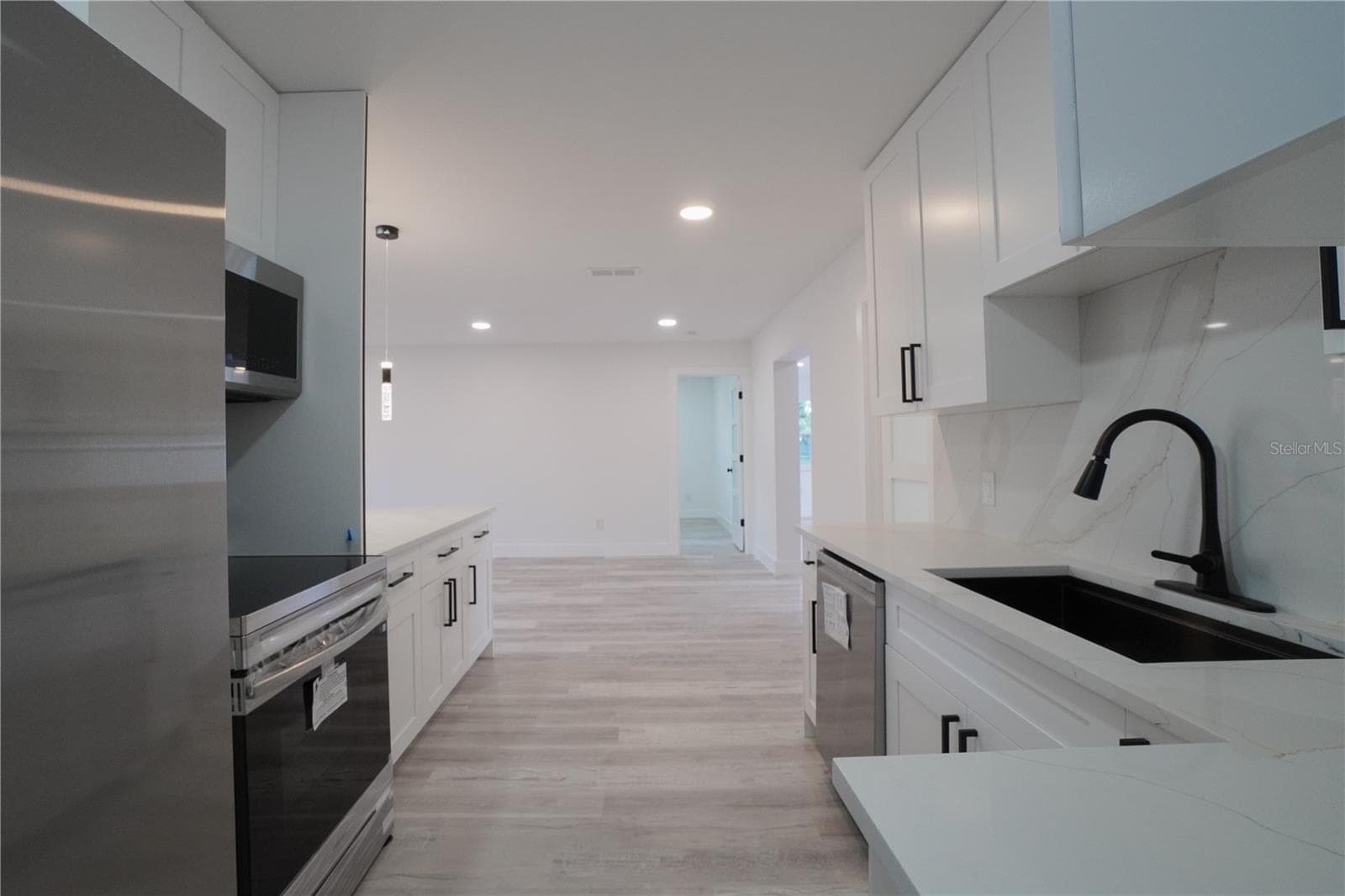 Single Family Residence at 1461 ROYAL RD, VENICE, photo 13 of 50