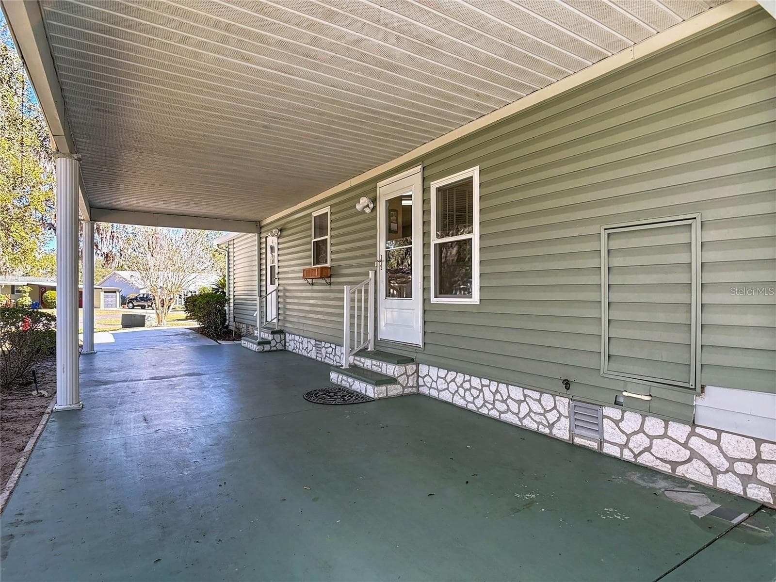 Manufactured Home at 25533 BELLE HELENE, LEESBURG, photo 2 of 22