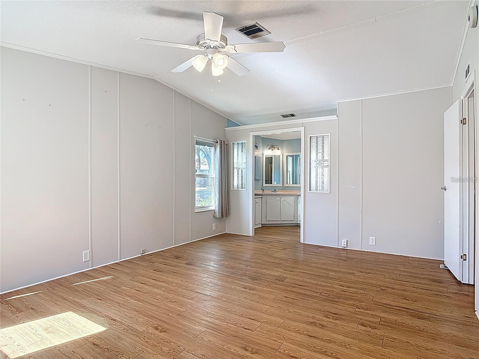 Manufactured Home at 25533 BELLE HELENE, LEESBURG, photo 9 of 22
