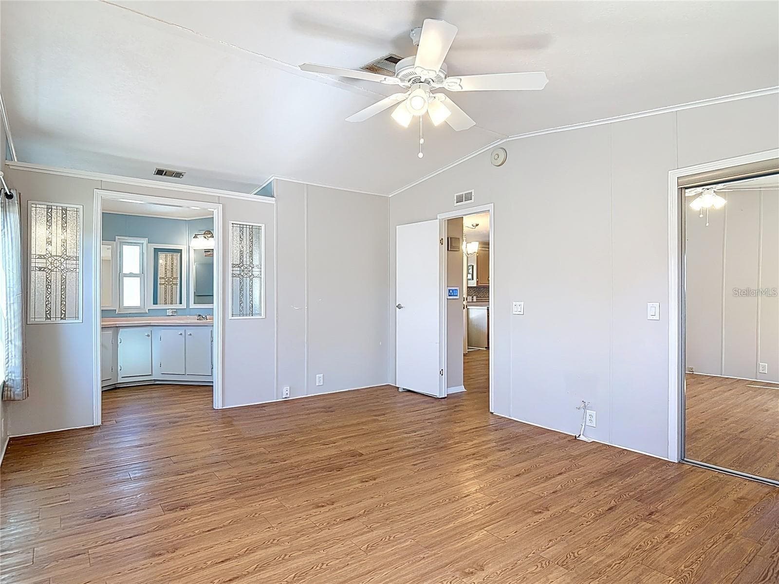 Manufactured Home at 25533 BELLE HELENE, LEESBURG, photo 10 of 22