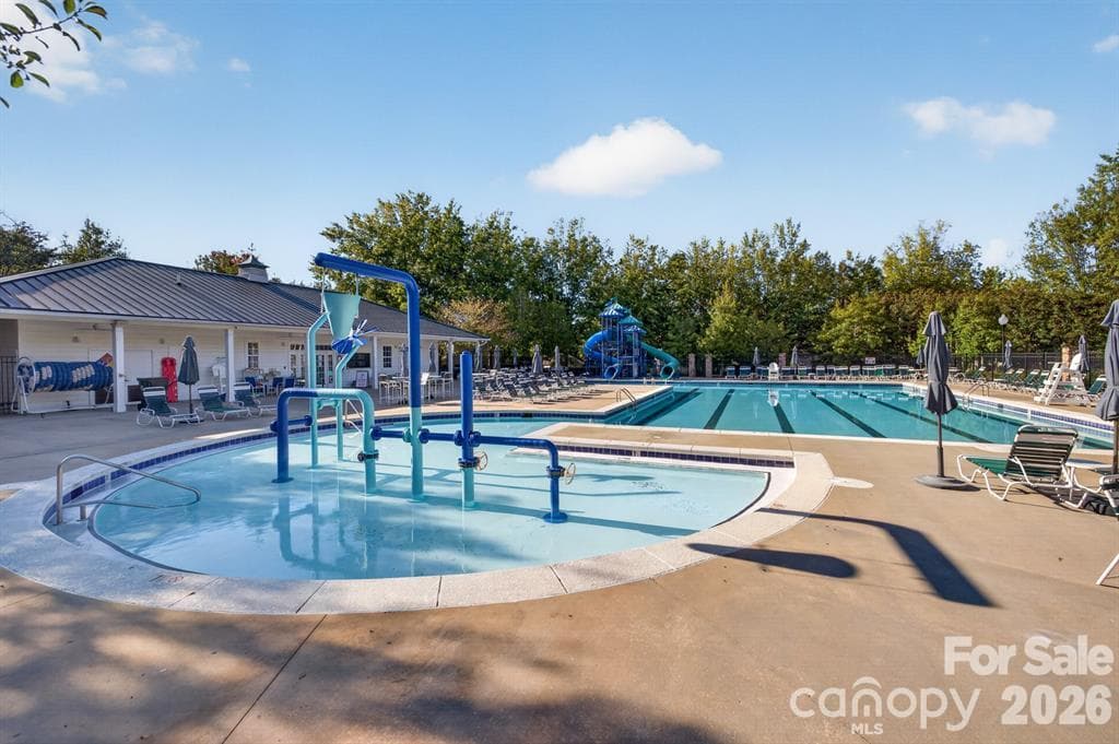 Pool and Clubhouse and Gym/Fitness.Accommodations for Both Adults and small Children, Tunnels and slides - 15404 Crossing Gate Drive, Cornelius