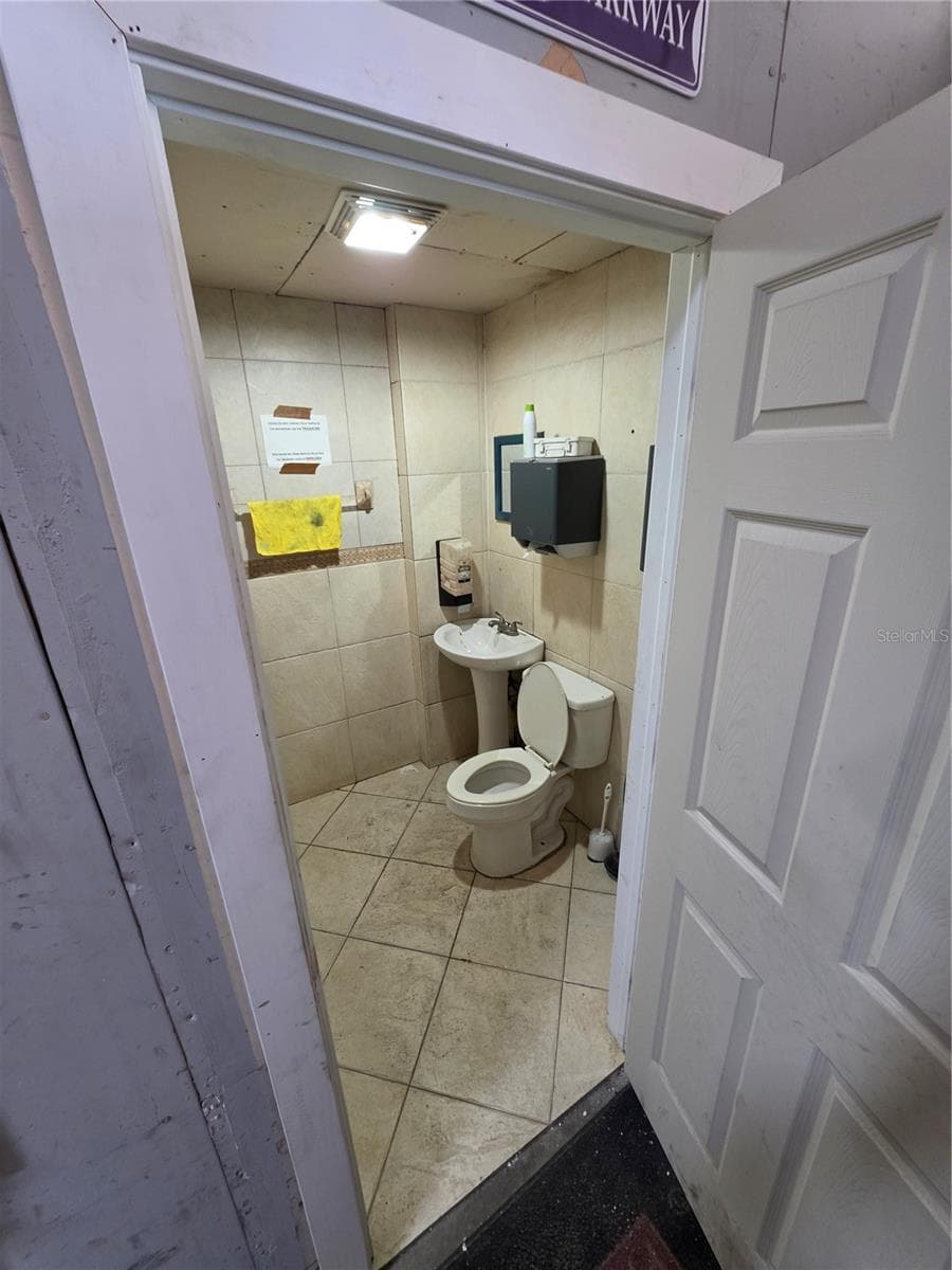 Bathroom - 2242 FOWLER ST, FORT MYERS