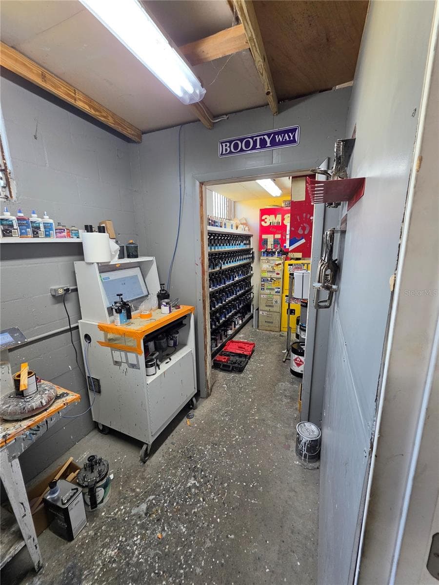 Paint storage - 2242 FOWLER ST, FORT MYERS