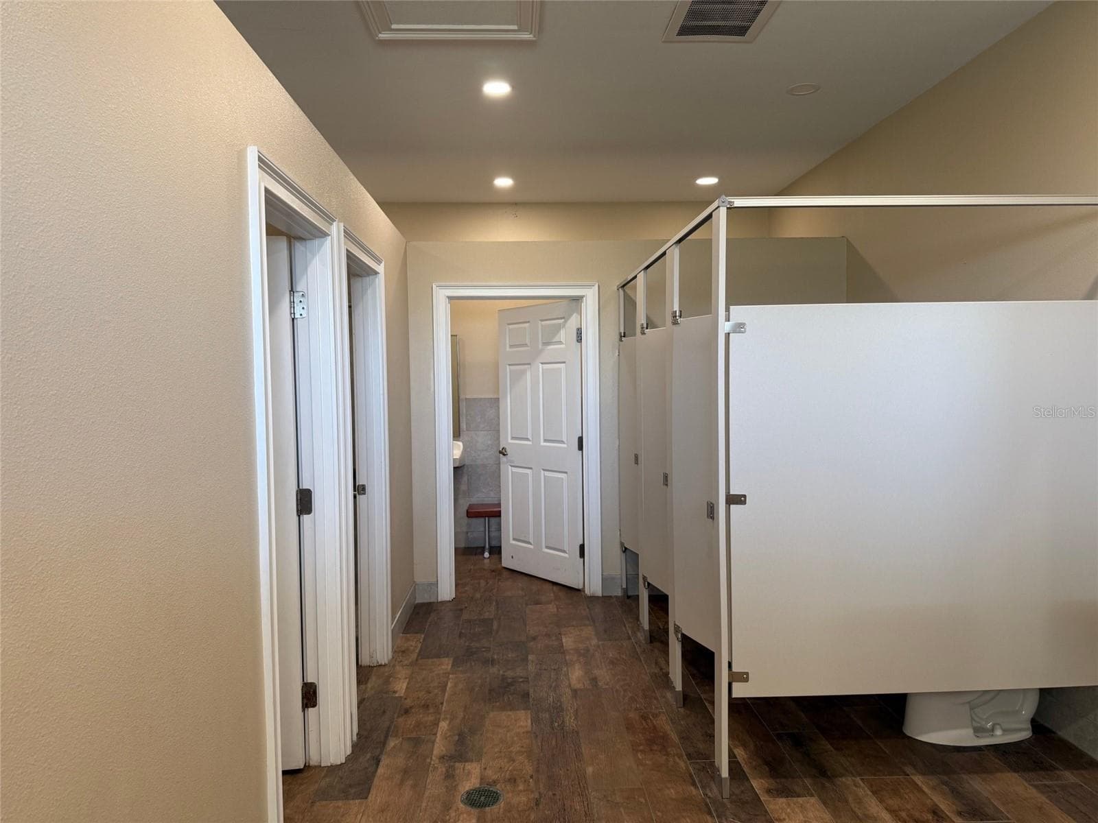 Restroom Area - 0 HIGHWAY 630 E #13, LAKE WALES