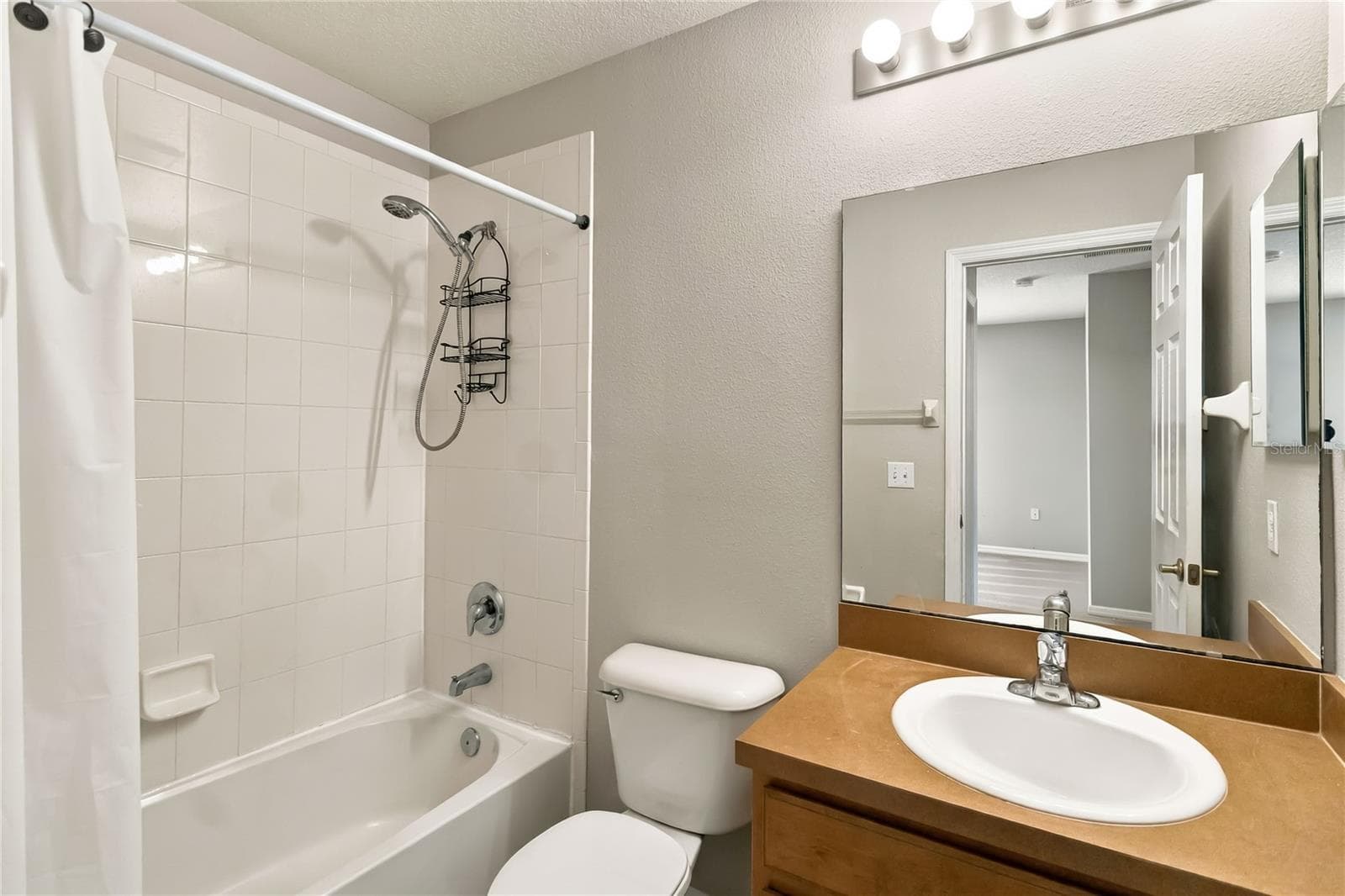 Hall Bathroom - 2949 ASHFORD PARK PL, OVIEDO