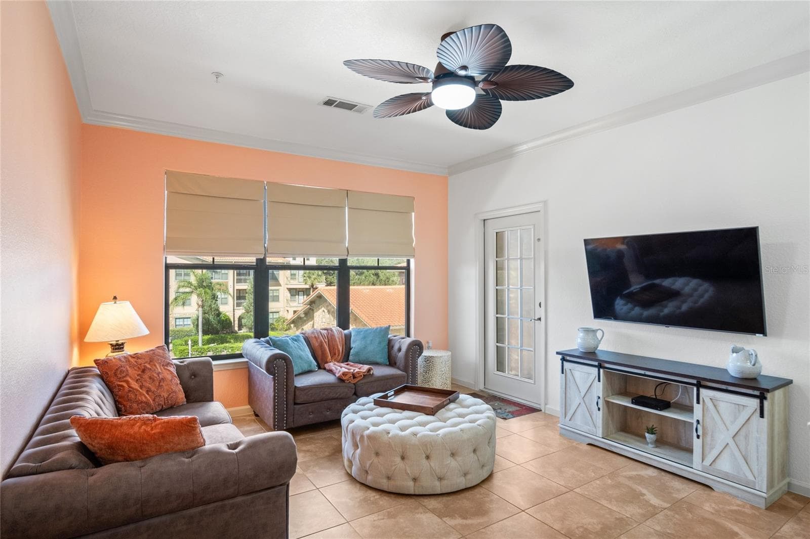Living room with view of the community pool - 912 CHARO PKWY #232, DAVENPORT