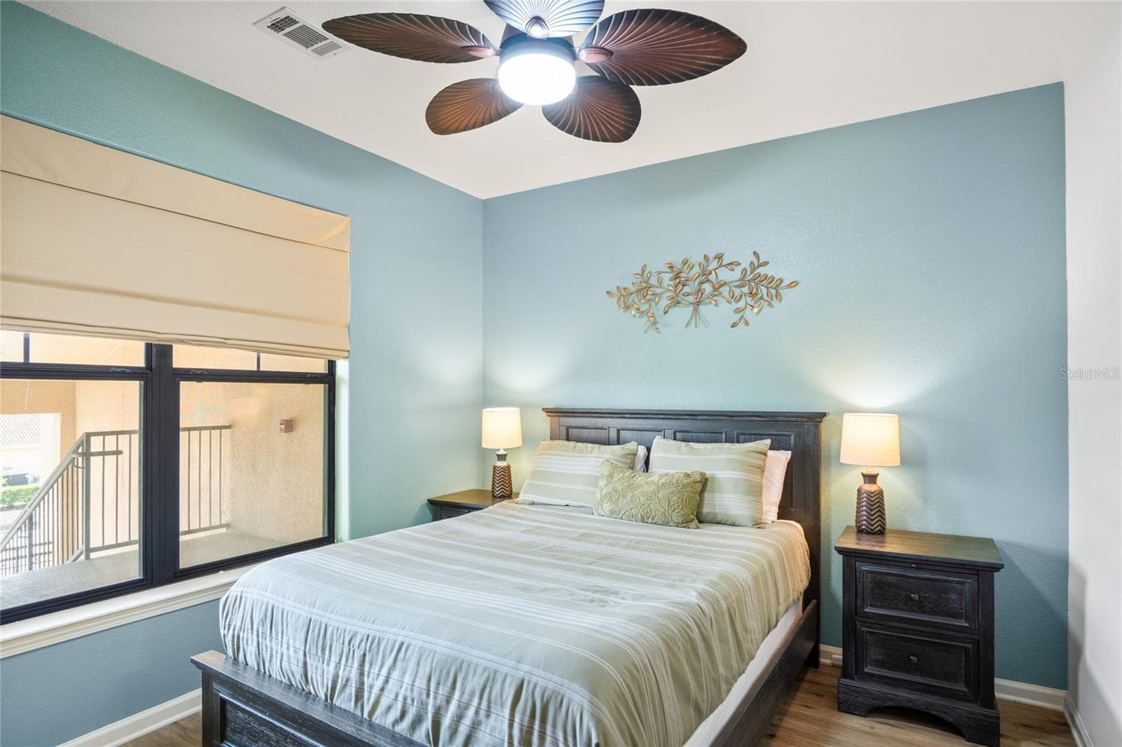 First bedroom located in the front of the unit with en suite bathroom - 912 CHARO PKWY #232, DAVENPORT