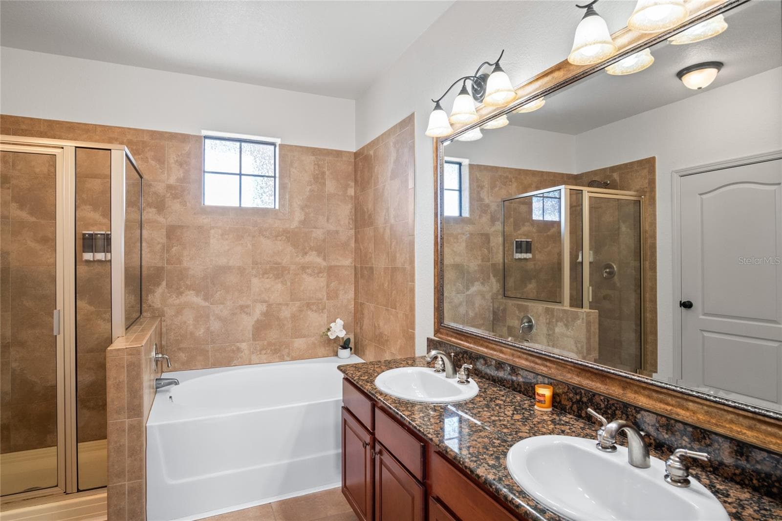 Primary en suite bathroom with standing shower, soaking tub and dual sinks - 912 CHARO PKWY #232, DAVENPORT