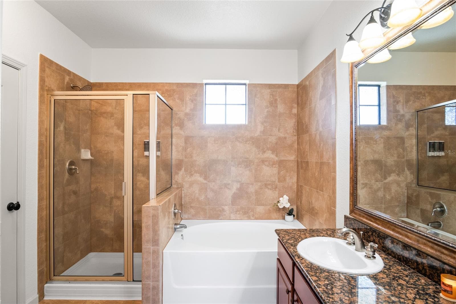 Primary en suite bathroom with standing shower, soaking tub and dual sinks - 912 CHARO PKWY #232, DAVENPORT