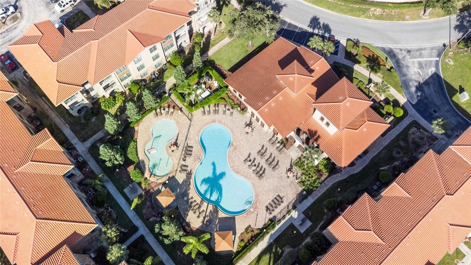 Aerial view of the large community pool - 912 CHARO PKWY #232, DAVENPORT