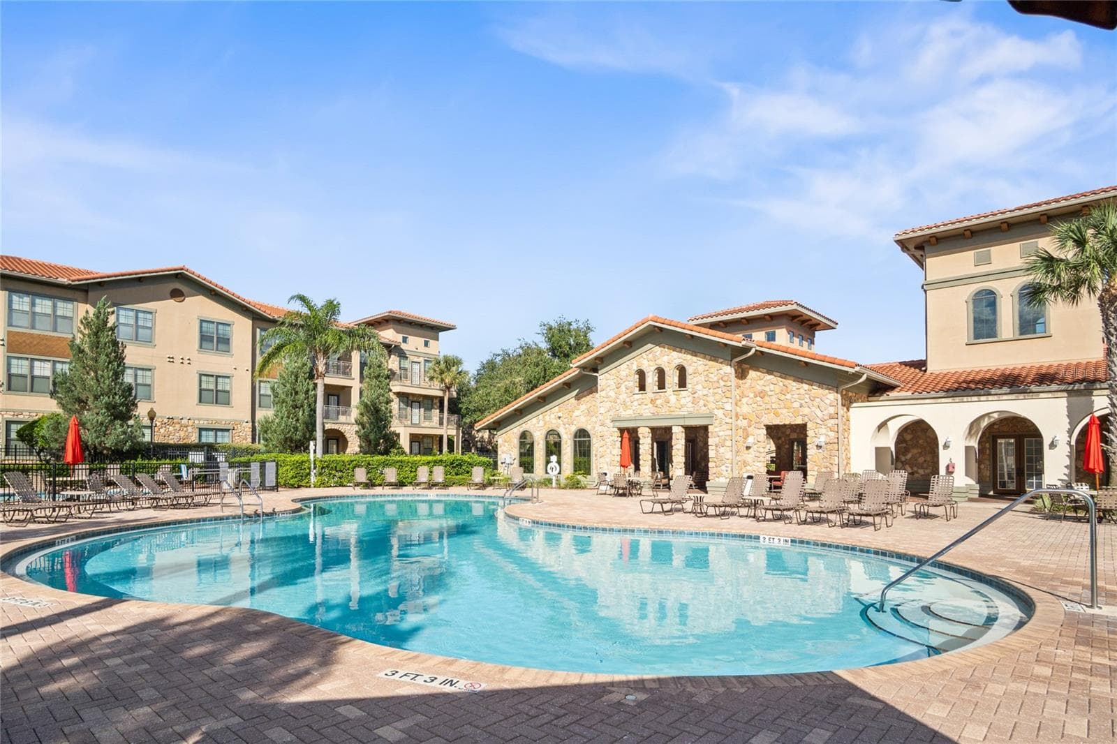 Large community Pool with cabana seating and plenty of loungers - 912 CHARO PKWY #232, DAVENPORT